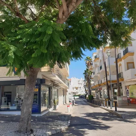 On The Strip אלבופיירה